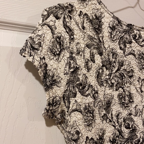 CDW White & Black Floral Stretchy Top Size M - Picture 9 of 10